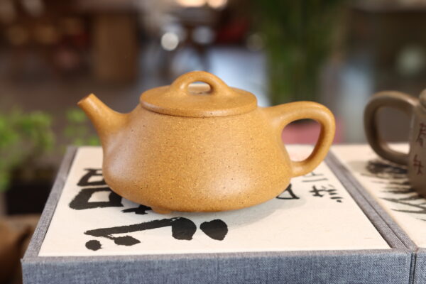 Museum-Level YELLOW Clay Shipiao Teapot - 240ml Hand-Engraved Masterpiece · Stone Dipper Design · Oolong Specialist · Custom Artwork & Certificate