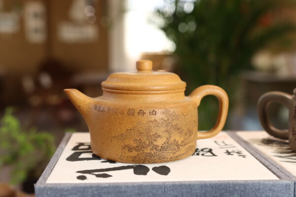 Imperial Yellow Clay Dezhong Teapot - 300ml Confucian Bell Design · Golden Ratio Pouring · Pu-erh Mastery · Free AR Clay Authentication